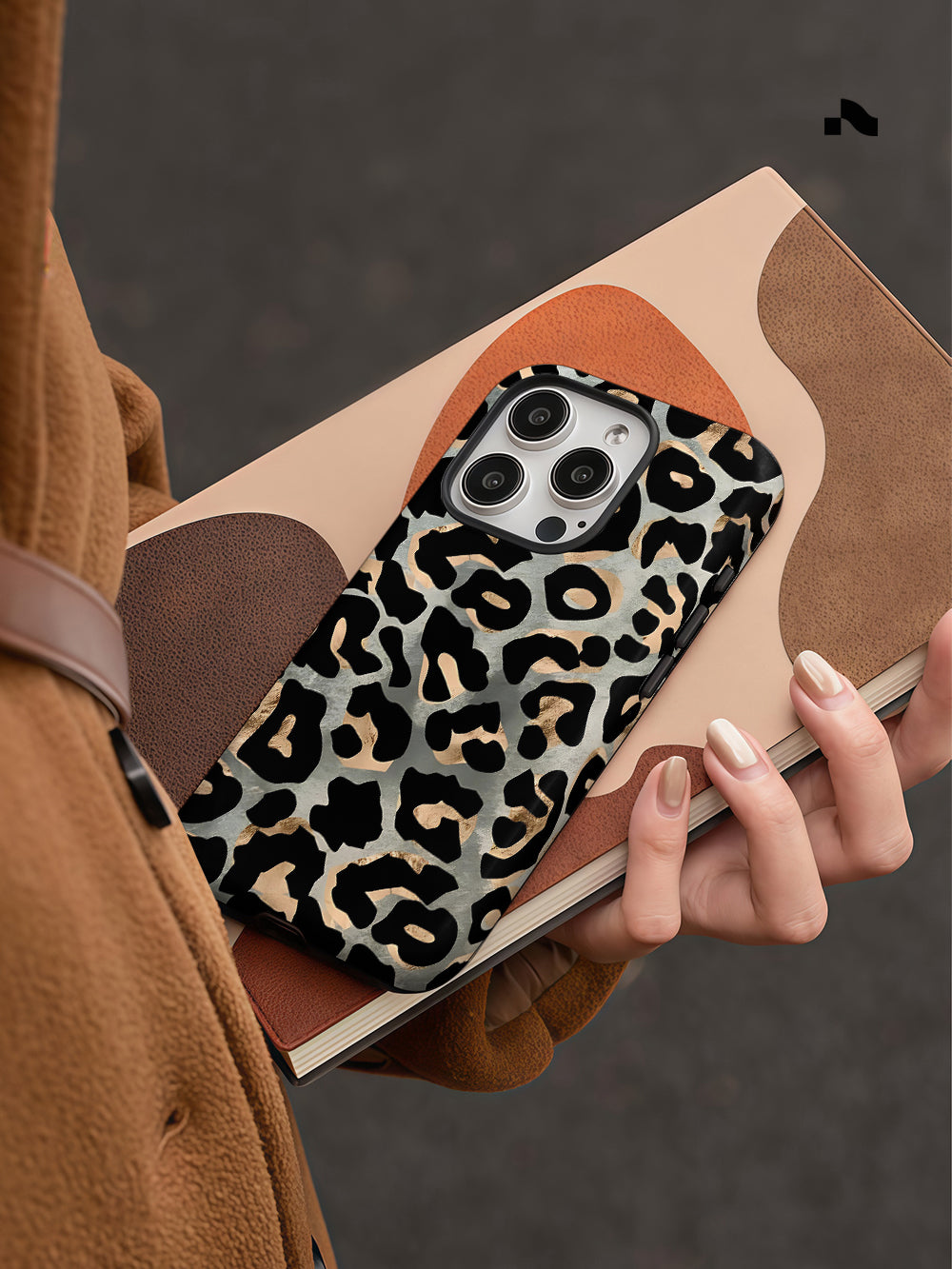 Blur leopard print Magnetic iPhone Case